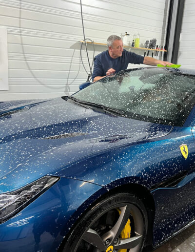 Nettoyage extérieur d'une Ferrari